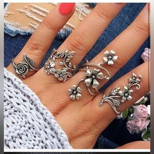Boho flower ring set 🌺🖤 super CUTEEEE!!! New!!!